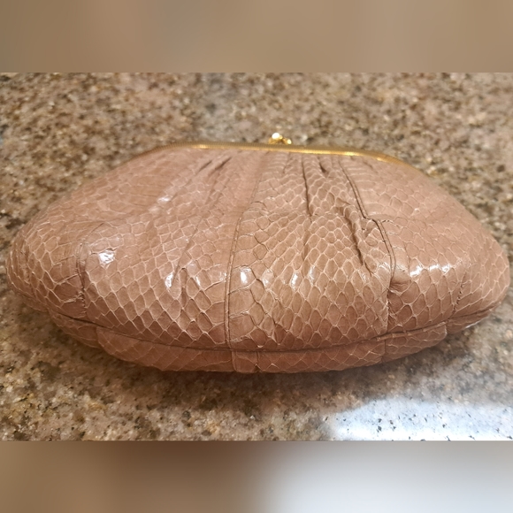Judith Leiber Beige Python clutch/ evening bag - Picture 2 of 6